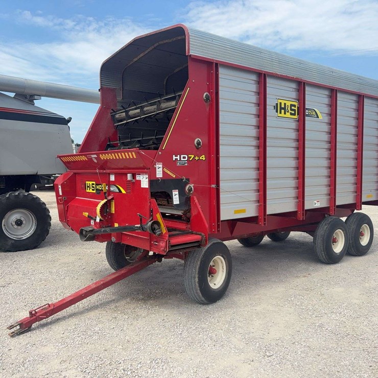 2018 H&S HD 7+4 16ft Silage Wagon, Tandem Axle, Lights, 540pto, with manual, Field Ready, 1274 Gear