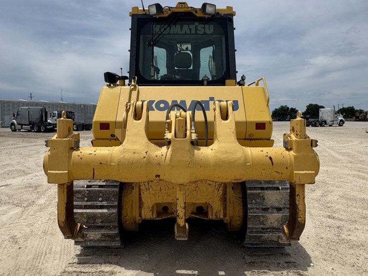 komatsu-d65ex-18-image-6