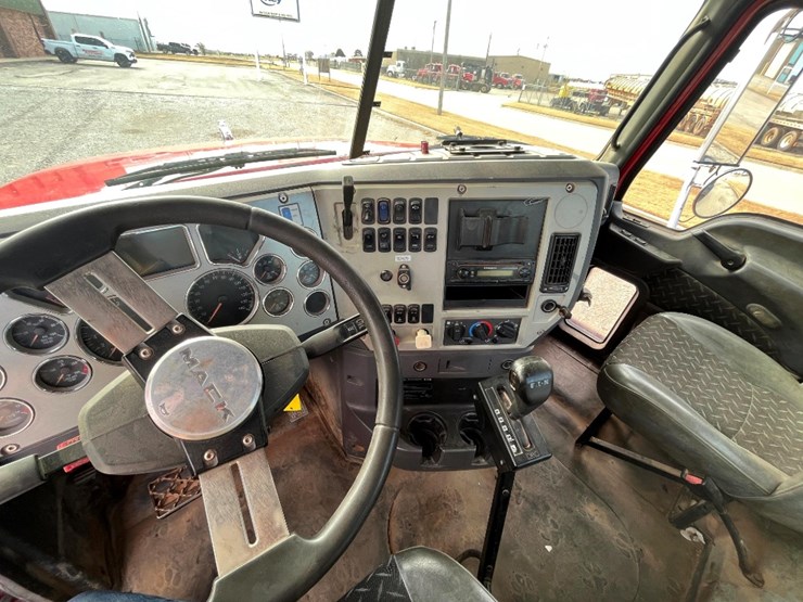 2013-mack-chu613-image-12