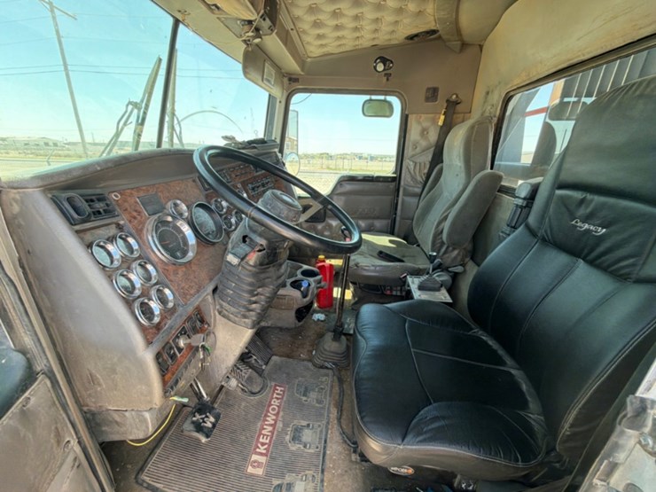 2002-kenworth-w900b-image-12