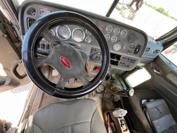 2013-peterbilt-367-image-18