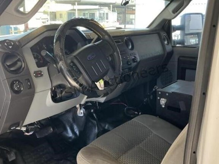 2015-ford-f550-image-27