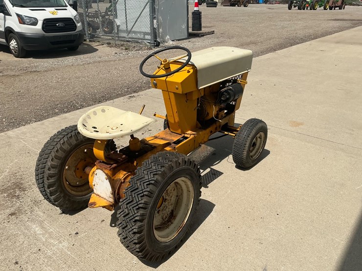#5556-•-cub-cadet-lawn-tractor-image-3