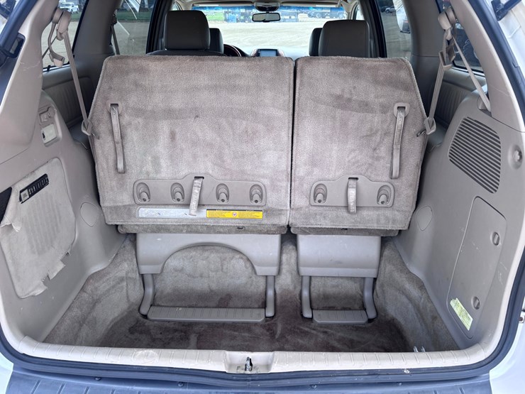 2008-toyota-sienna-image-6