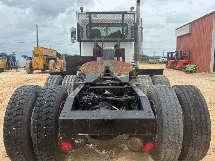 2016-peterbilt-367-image-5