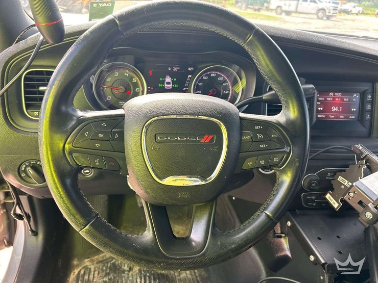 2015-dodge-charger-sedan-image-14