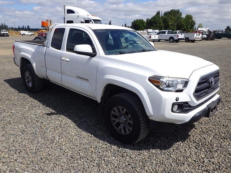 2017-toyota-tacoma-image-7