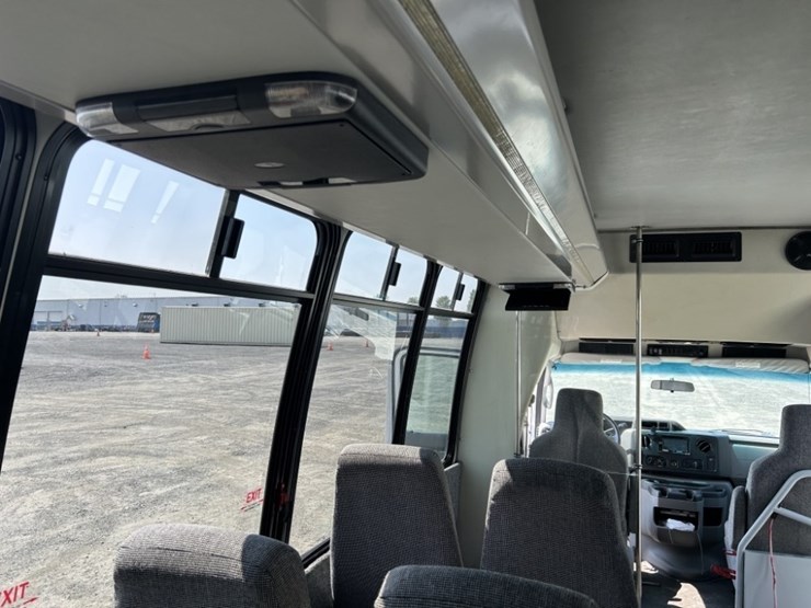 2012-ford-e450-sd-image-26