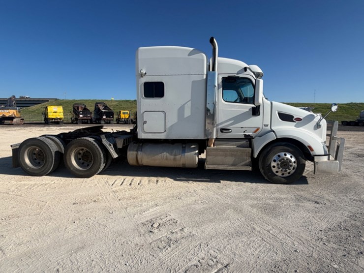 2017-peterbilt-579-image-4