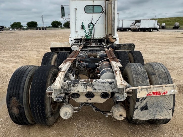 1996-freightliner-fld120-image-6
