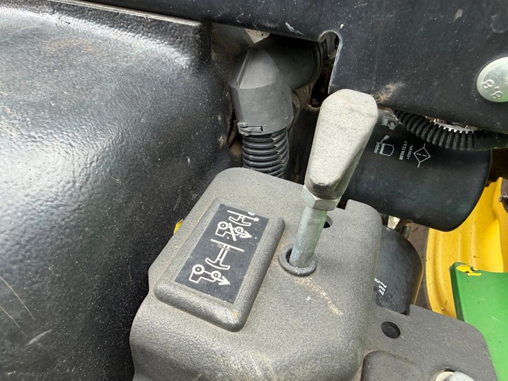 john-deere-3032e-image-51