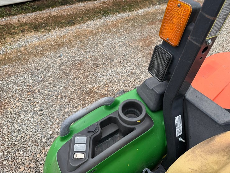 john-deere-3032e-image-45