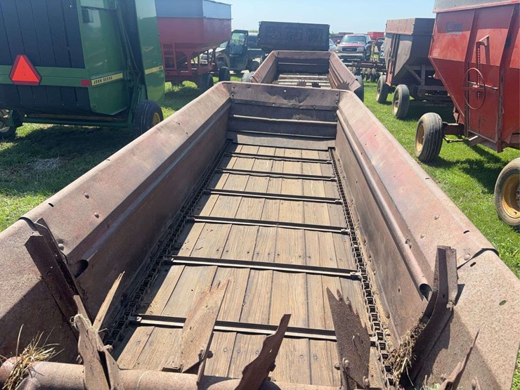 new-holland-328-image-6