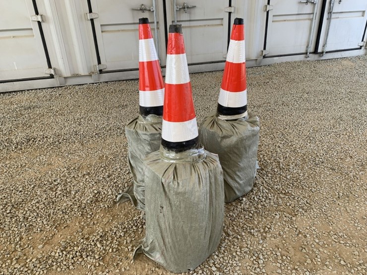 (60)-unused-florescent-safety-traffic-cones.-image-2