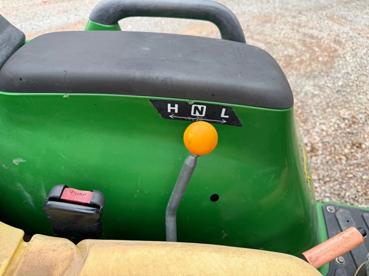 john-deere-3032e-image-47
