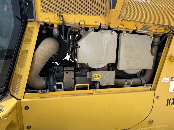 komatsu-d65ex-18-image-10