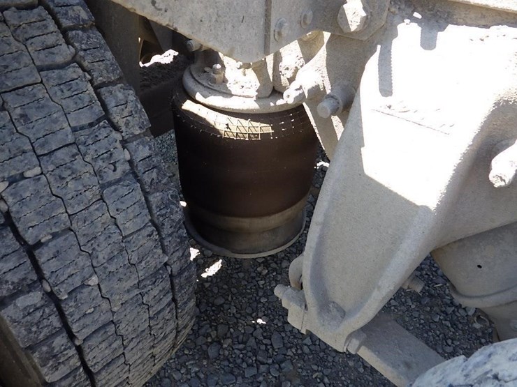 2006-freightliner-columbia-120-image-24