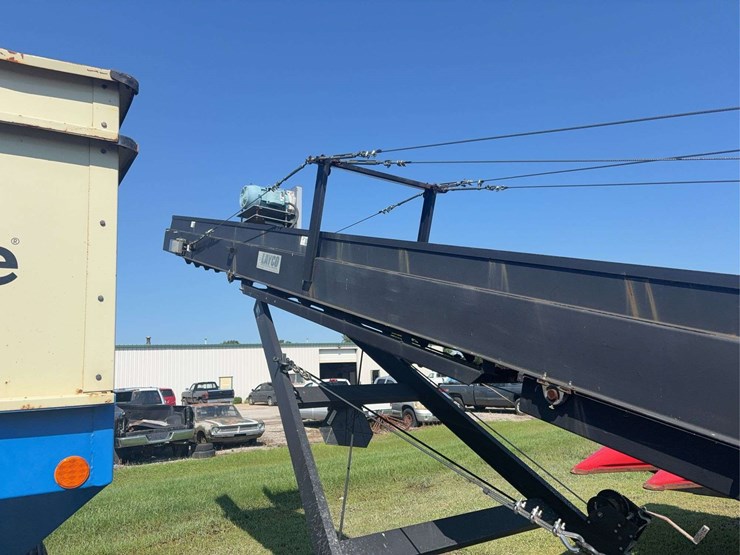 2015-layco-35ft-commodity-conveyor,-28''-belt,-electric-15hp-motor,-low-use,-cleated-belt-image-9