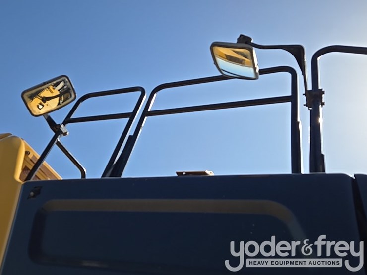 2019-caterpillar-336-image-68