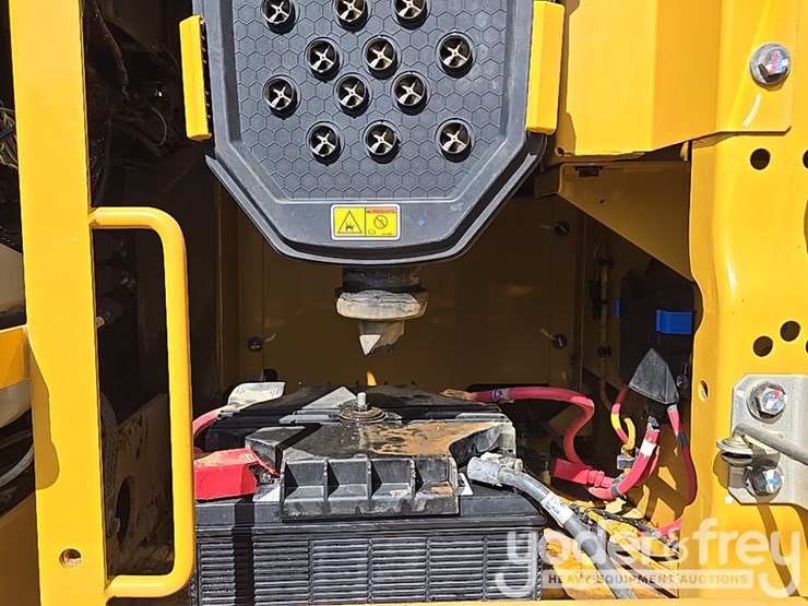 2019-caterpillar-336-image-30