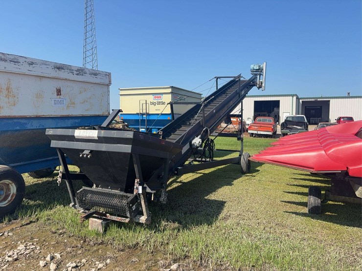 2015-layco-35ft-commodity-conveyor,-28''-belt,-electric-15hp-motor,-low-use,-cleated-belt-image-1