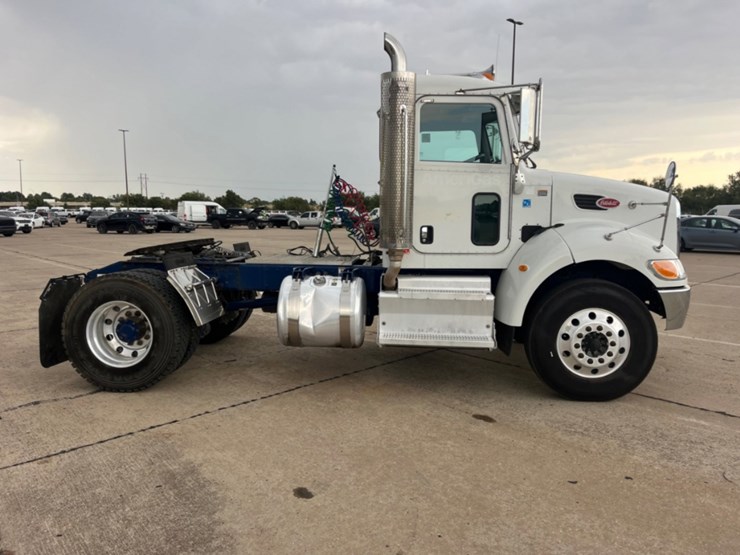 2012-peterbilt-337-image-4