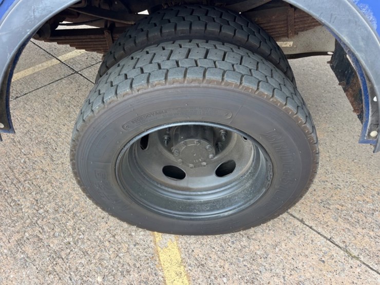 2015-ford-f550-image-13