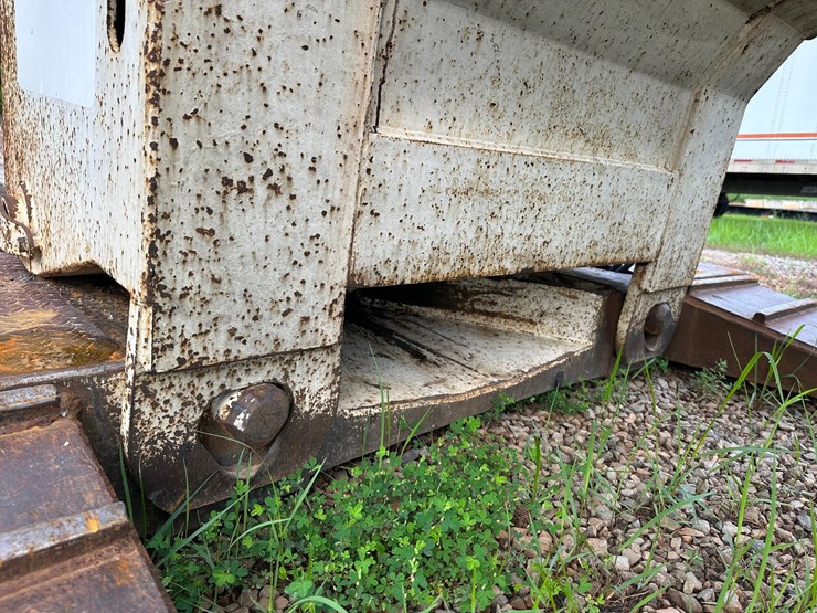 #4525-•-2010-eager-beaver-50-gsl-tri-axle-lowboy-image-26