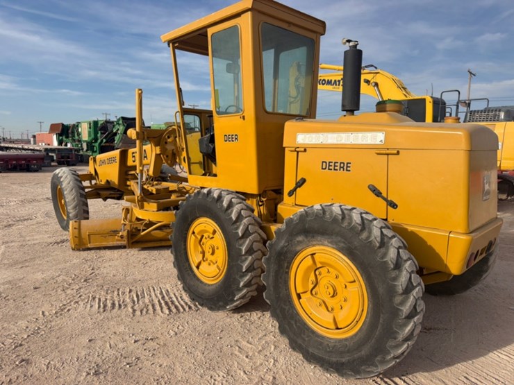 deere-570a-image-7