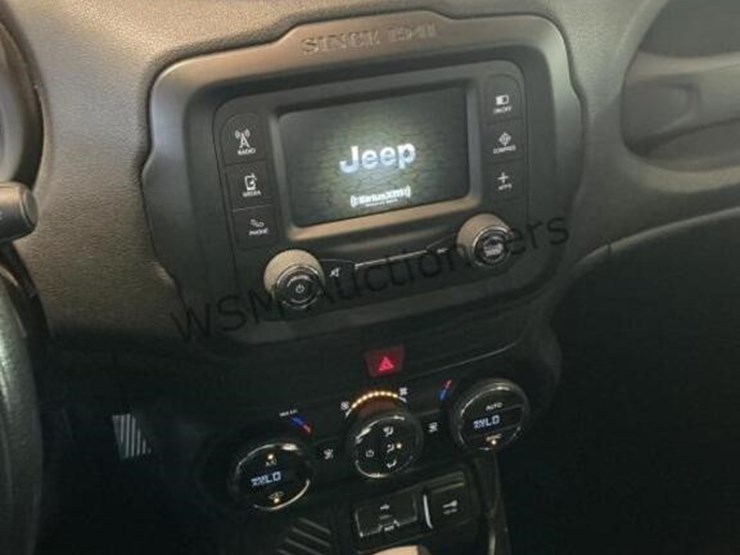 2016-jeep-renegade-image-19