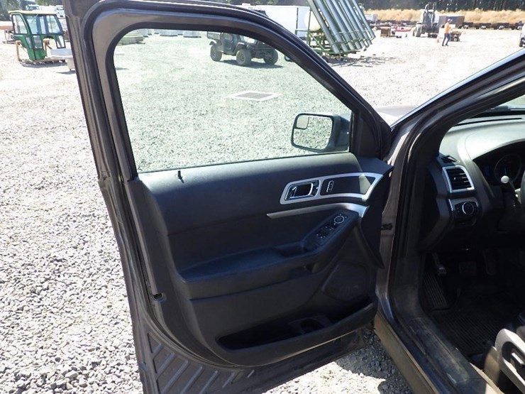 2013-ford-explorer-image-17
