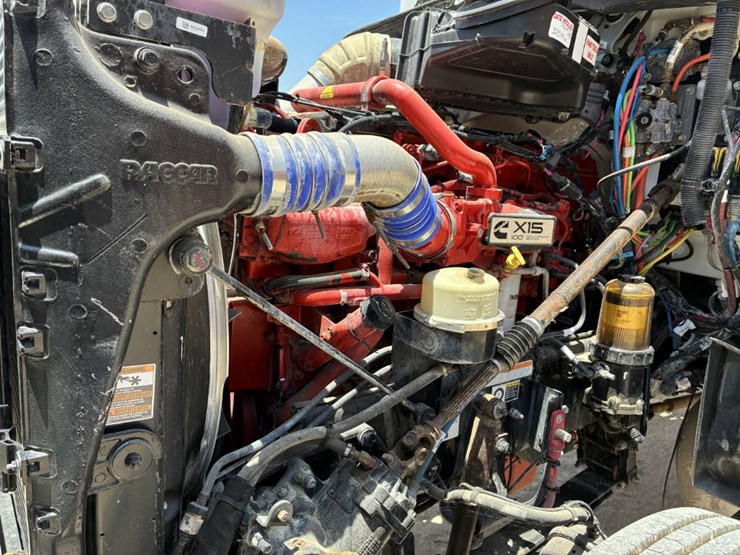 2020-peterbilt-567-image-10