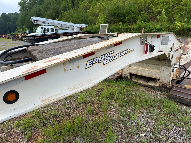 #4525-•-2010-eager-beaver-50-gsl-tri-axle-lowboy-image-12