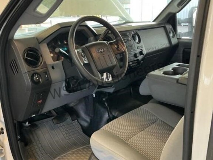2013-ford-f550-image-24