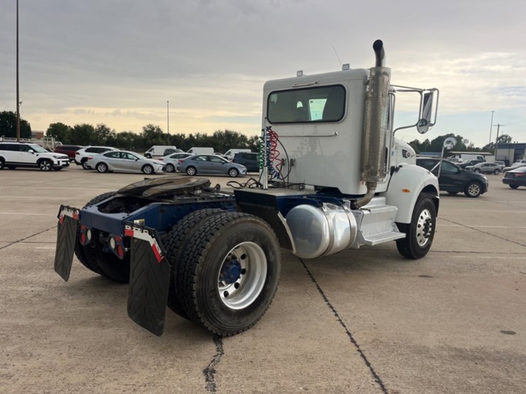 2012-peterbilt-337-image-5