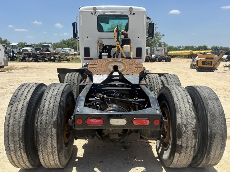 2020-peterbilt-567-image-5