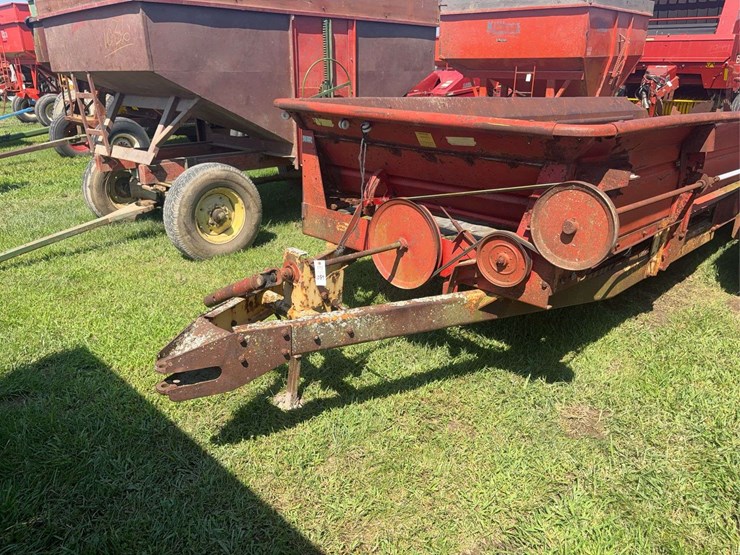 new-holland-676-image-2