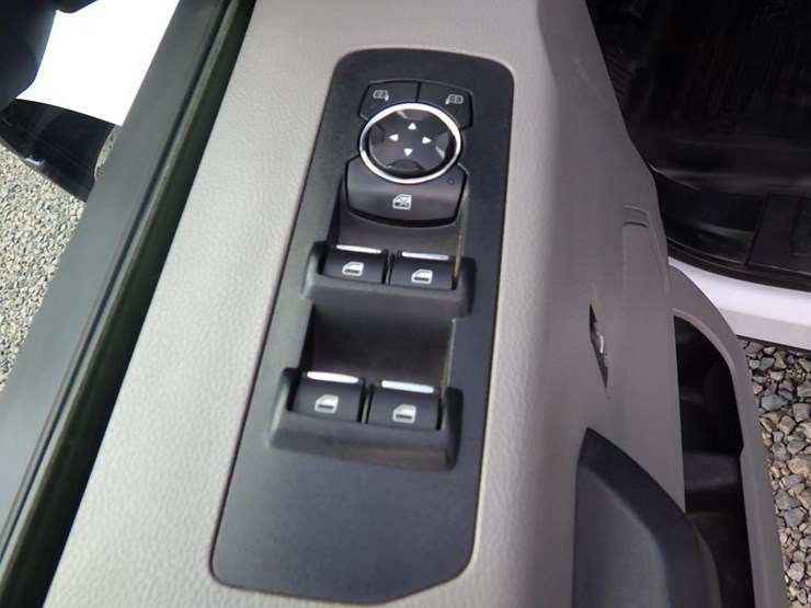 2017-ford-f150-image-21