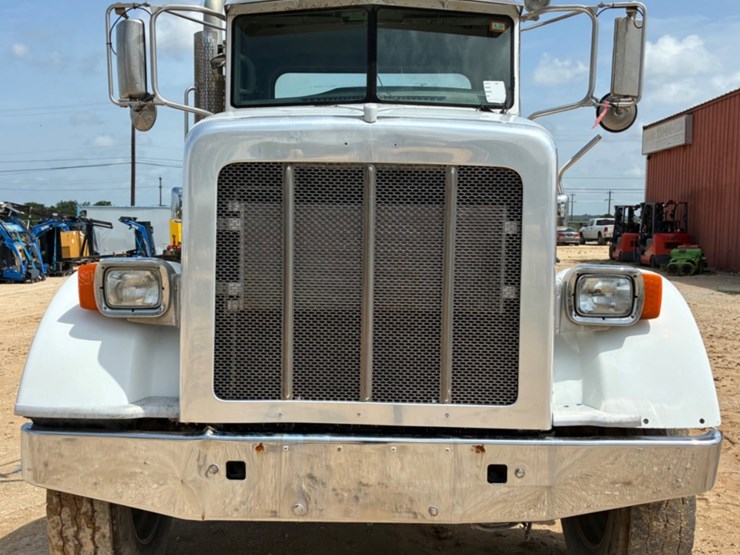 2016-peterbilt-365-image-2