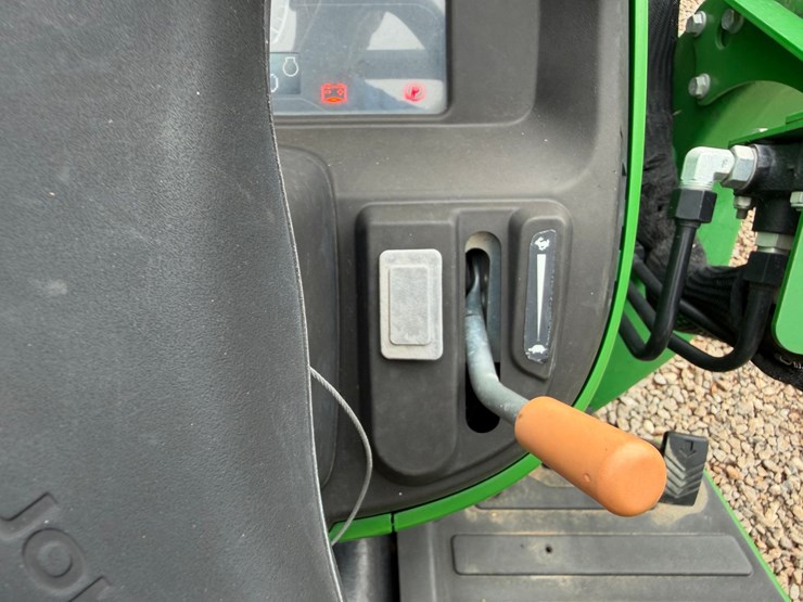john-deere-3032e-image-55