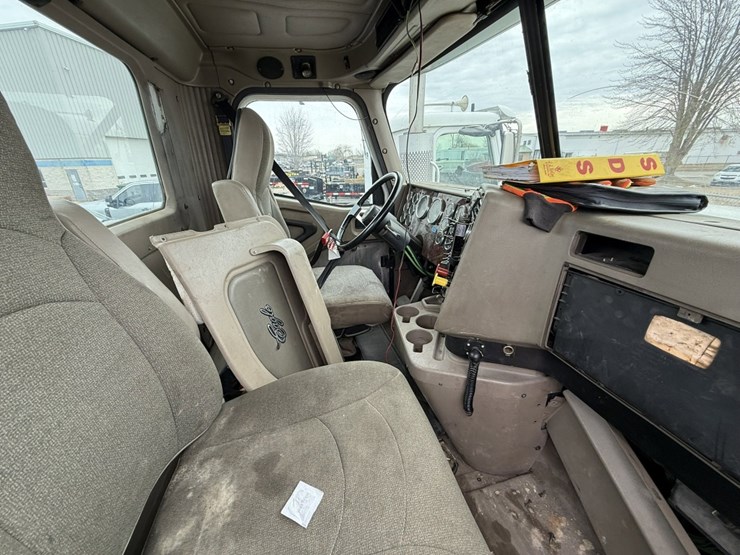 2006-international-(inoperable)-5900i-day-cab-image-10