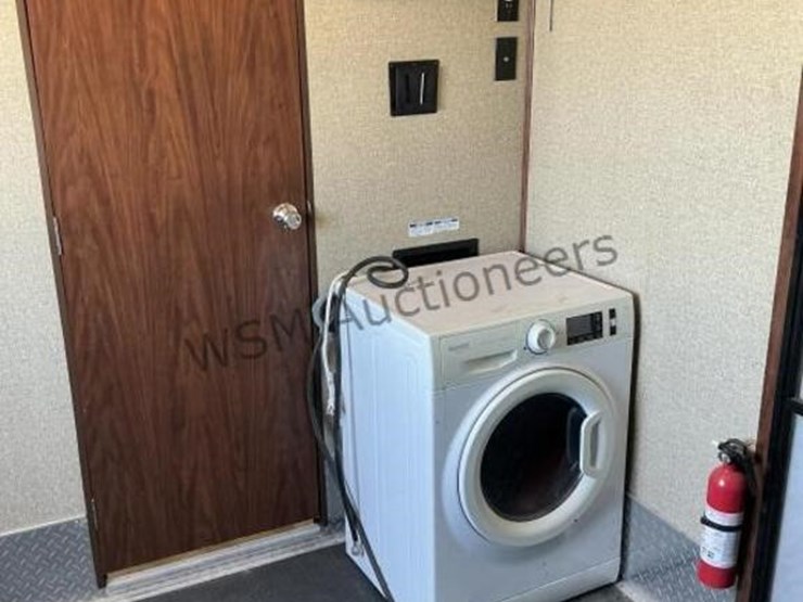 2017-forest-river-vengance-fifth-wheel-toyhauler-image-27