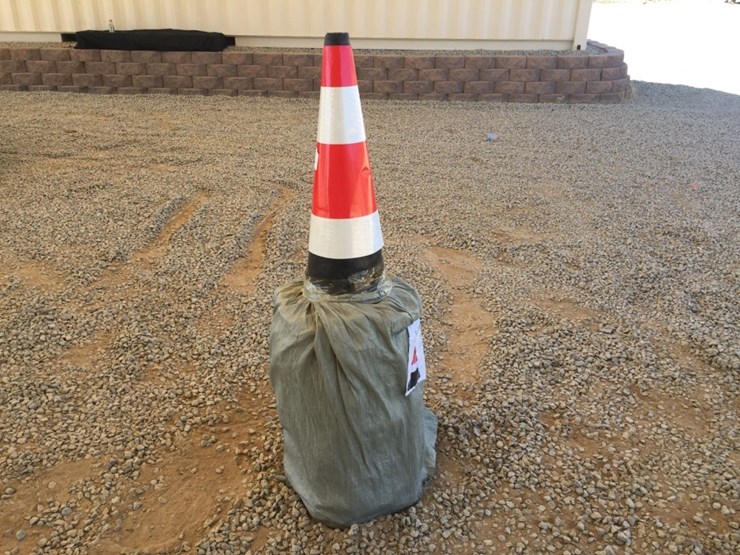 (20)-unused-florescent-safety-traffic-cones.-image-1