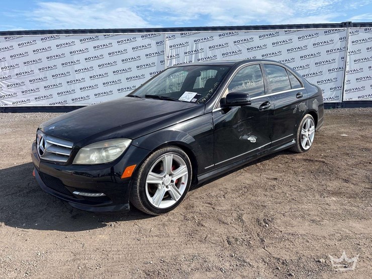 2011-mercedes-benz-c300-awd-sedan-image-1