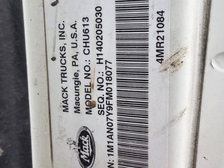 2015-mack-chu613-daycab-truck-image-12