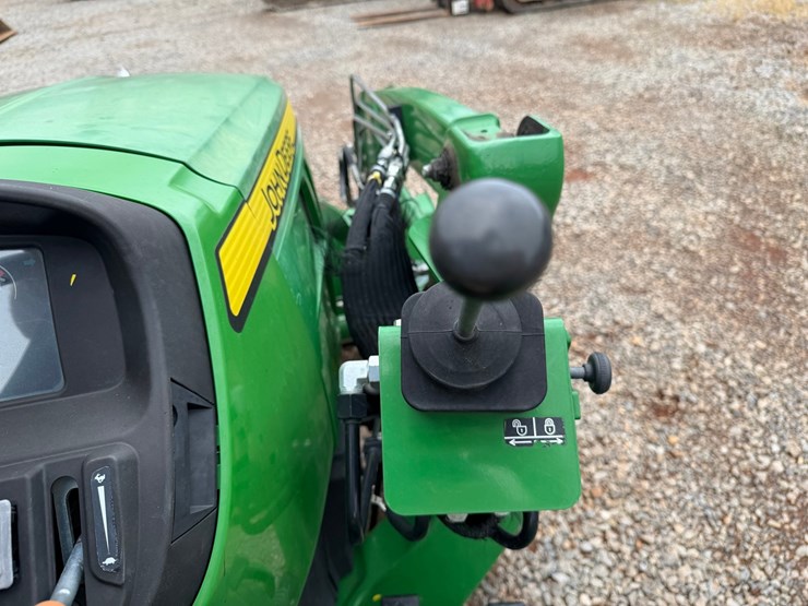 john-deere-3032e-image-53
