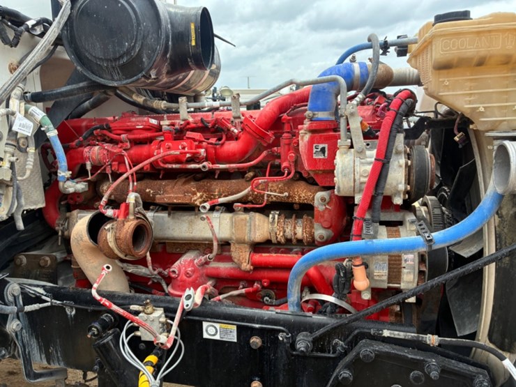 2016-peterbilt-367-image-10