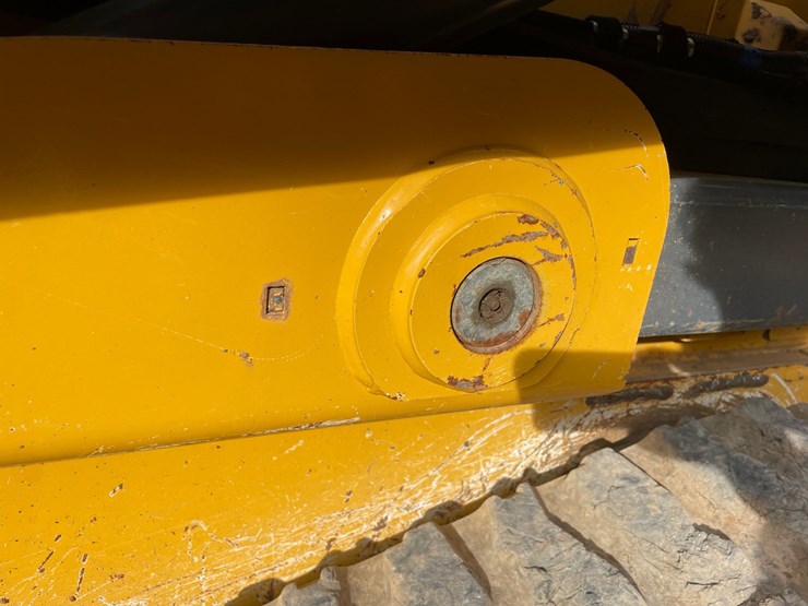 2019-deere-333g-image-23