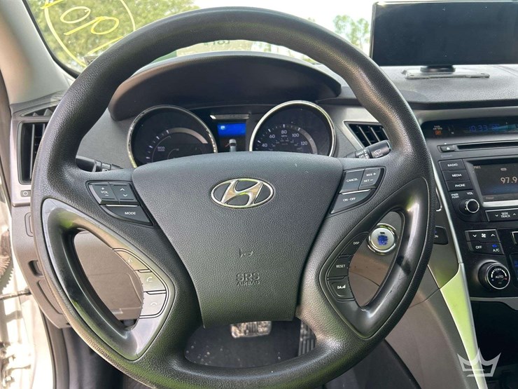 2015-hyundai-sonata-hybrid-sedan-image-13