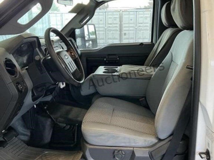 2013-ford-f550-image-23